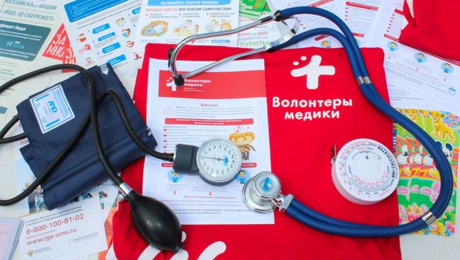 Волонтеры-медики проводят диагностику здоровья среди жителей сел. Архивное фото
