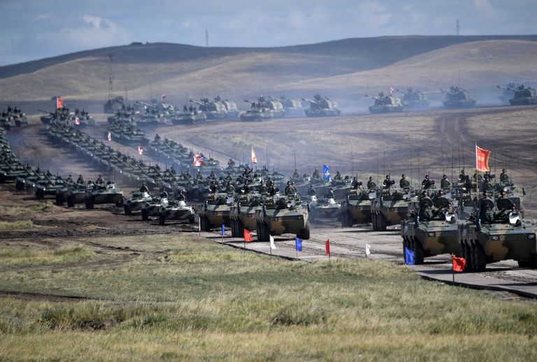 Парад участников военных маневров Восток-2018 на забайкальском полигоне Цугол Парад участников военных маневров Восток-2018 на забайкальском полигоне Цугол