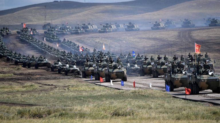 Парад участников военных маневров Восток-2018 на забайкальском полигоне Цугол
