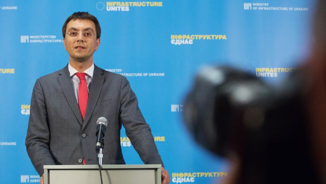 Министр инфраструктуры Украины Владимир Омелян во время брифинга в Киеве. 13 сентября 2018 Министр инфраструктуры Украины Владимир Омелян во время брифинга в Киеве. 13 сентября 2018