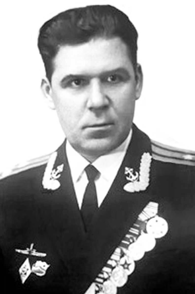 Первый командир атомной подводной лодки К-19, капитан первого ранга Затеев Николай Владимирович Первый командир атомной подводной лодки К-19, капитан первого ранга Затеев Николай Владимирович