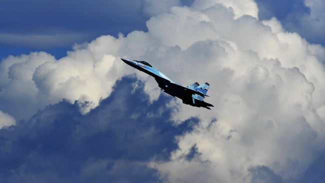 Многофункциональный истребитель Су-35. Архивное фото. Многофункциональный истребитель Су-35. Архивное фото.