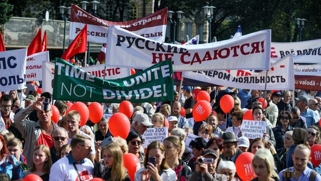 Участники вселатвийской акции Марш за русские школы НАШ ВЫБОР в Риге в защиту русских школ в Латвии. 15 сентября 2018 Участники вселатвийской акции Марш за русские школы НАШ ВЫБОР в Риге в защиту русских школ в Латвии. 15 сентября 2018