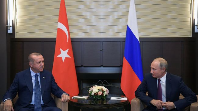 Владимир Путин и президент Турции Реджеп Тайип Эрдоган во время встречи в Сочи. 17 сентября 2018 Владимир Путин и президент Турции Реджеп Тайип Эрдоган во время встречи в Сочи. 17 сентября 2018