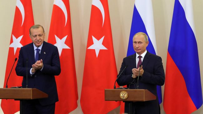 Президент РФ Владимир Путин и президент Турции Реджеп Тайип Эрдоган на пресс-конференции по итогам встречи в Сочи. Архивное фото