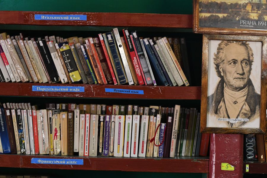 Книги в библиотеке исправительной колонии № 22 УФСИН России в поселке Леплей Зубово-Полянского района Республики Мордовия Книги в библиотеке исправительной колонии № 22 УФСИН России в поселке Леплей Зубово-Полянского района Республики Мордовия