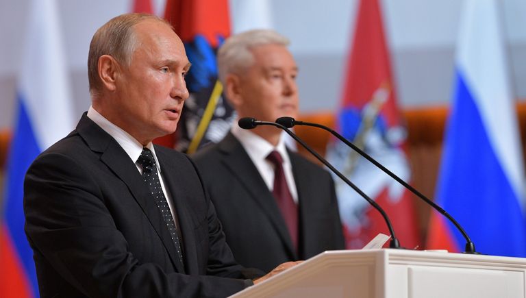 Президент РФ Владимир Путин на церемонии официального вступления в должность мэра Москвы Сергея Собянина в Московском концертном зале Зарядье