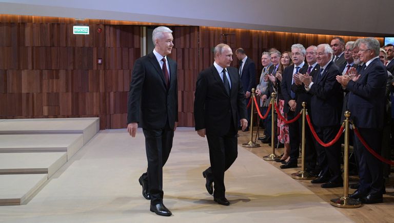 Президент РФ Владимир Путин на церемонии официального вступления в должность мэра Москвы Сергея Собянина в Московском концертном зале Зарядье