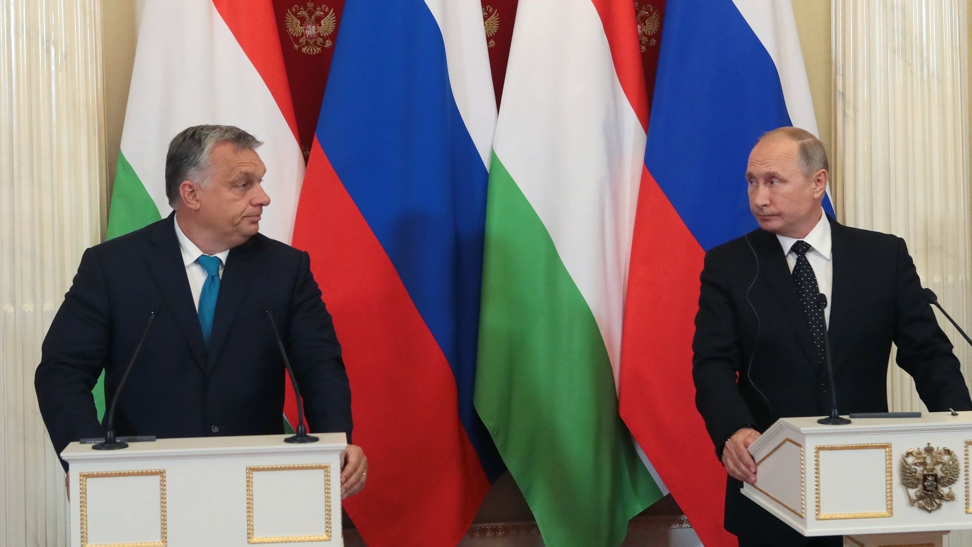 Президент РФ Владимир Путин и премьер-министр Венгрии Виктор Орбан во время совместной пресс-конференции по итогам встречи Президент РФ Владимир Путин и премьер-министр Венгрии Виктор Орбан во время совместной пресс-конференции по итогам встречи - РИА Новости, 1920, 30.10.2019
