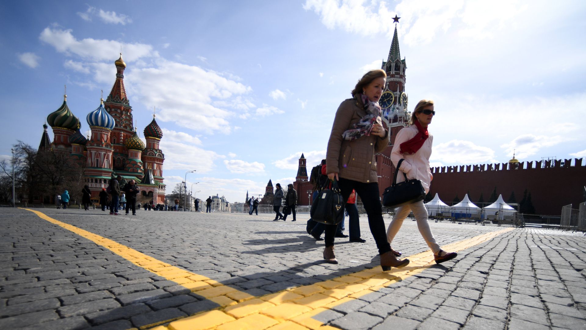 Прохожие на Красной площади в Москве Прохожие на Красной площади в Москве - РИА Новости, 1920, 09.05.2026