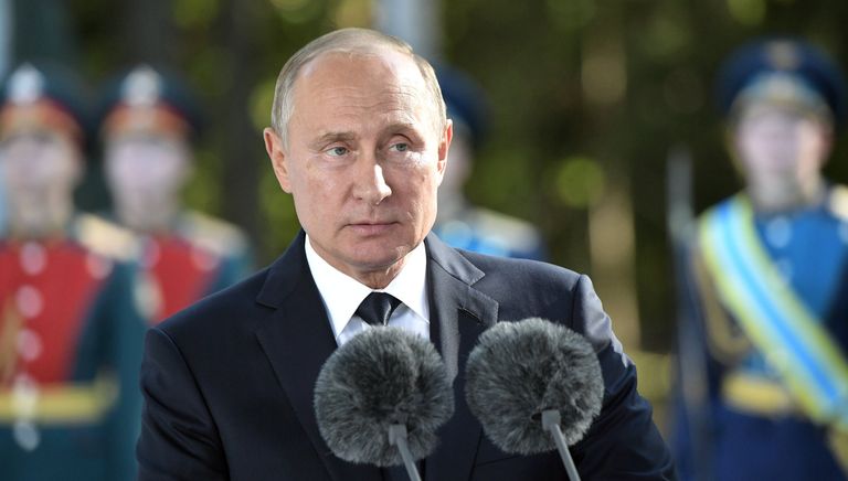 Президент РФ Владимир Путин выступает на торжественной церемонии освящения закладного камня главного храма Вооружённых сил РФ на территории военно-патриотического парка «Патриот» Президент РФ Владимир Путин выступает на торжественной церемонии освящения закладного камня главного храма Вооружённых сил РФ на территории военно-патриотического парка «Патриот»