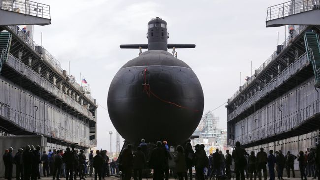 Торжественная церемония спуска на воду дизель-электрической подводной лодки Кронштадт проекта 677 Лада на Адмиралтейских верфях в Санкт-Петербурге. 20 сентября 2018 Торжественная церемония спуска на воду дизель-электрической подводной лодки Кронштадт проекта 677 Лада на Адмиралтейских верфях в Санкт-Петербурге. 20 сентября 2018