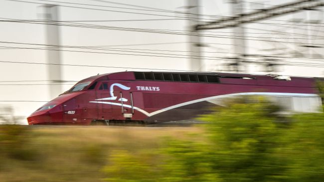Поезд-экспресс Thalys во Франции. Архивное фото Поезд-экспресс Thalys во Франции. Архивное фото