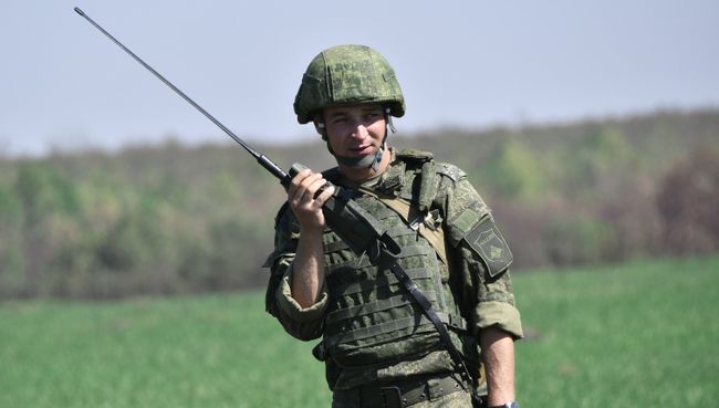 Военнослужащий во время учений. Архивное фото Военнослужащий во время учений. Архивное фото