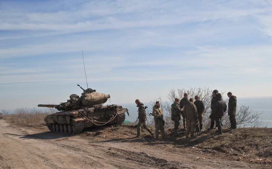 Украинские военные на побережье Азовского моря Украинские военные на побережье Азовского моря
