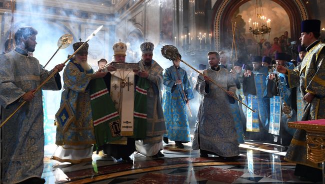 Патриарх Московский и всея Руси Кирилл на церемонии встречи мощей святителя Спиридона Тримифунтского, доставленных в Россию с греческого острова Корфу, в Храме Христа Спасителя Патриарх Московский и всея Руси Кирилл на церемонии встречи мощей святителя Спиридона Тримифунтского, доставленных в Россию с греческого острова Корфу, в Храме Христа Спасителя
