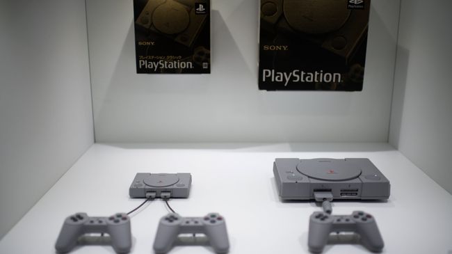 Приставки Sony Playstation. Архивное фото Приставки Sony Playstation. Архивное фото