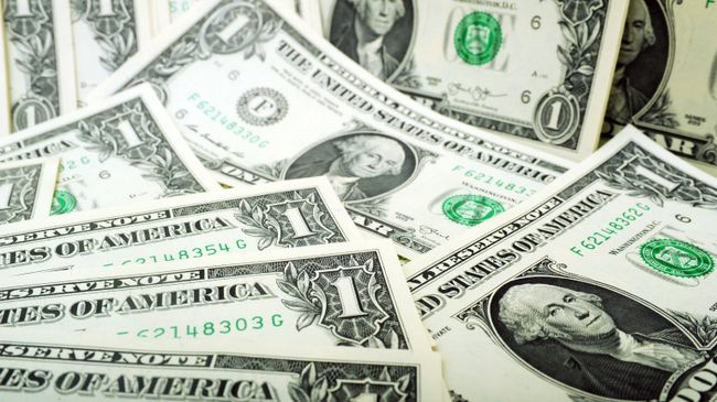 Банкноты номиналом 1 доллар США. Архивное фото Банкноты номиналом 1 доллар США. Архивное фото
