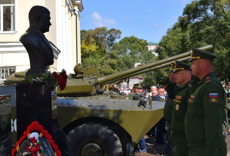 В Уссурийске открыли памятник погибшему в Сирии генералу Асапову. 22 сентября 2018 В Уссурийске открыли памятник погибшему в Сирии генералу Асапову. 22 сентября 2018
