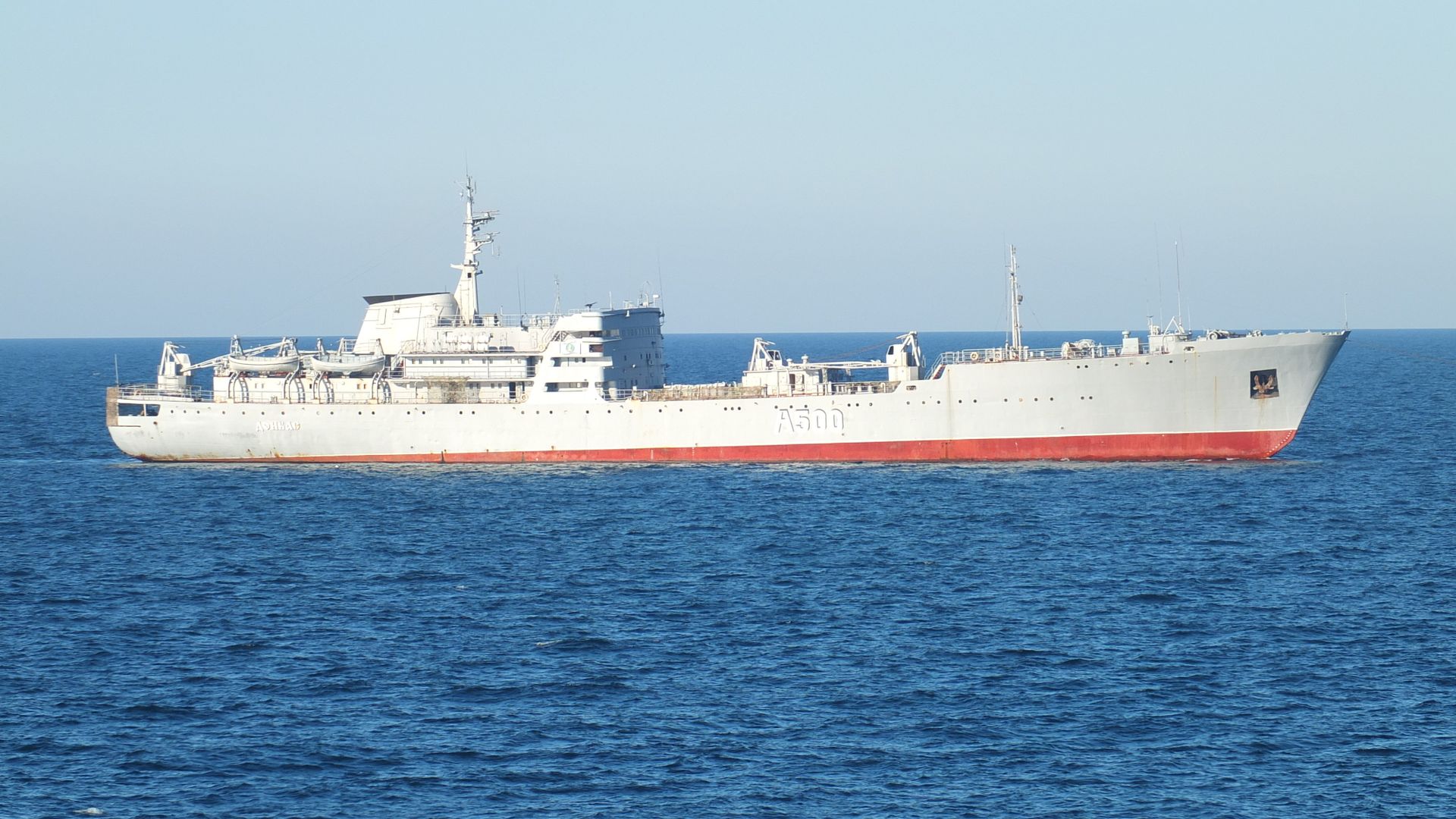 Корабль управления Донбасс ВМС Украины у берегов Крыма Корабль управления Донбасс ВМС Украины у берегов Крыма - РИА Новости, 1920, 09.12.2021