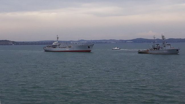 Корабли ВМС Украины после прохождения под арками Крымского моста. 23 сентября 2018 Корабли ВМС Украины после прохождения под арками Крымского моста. 23 сентября 2018