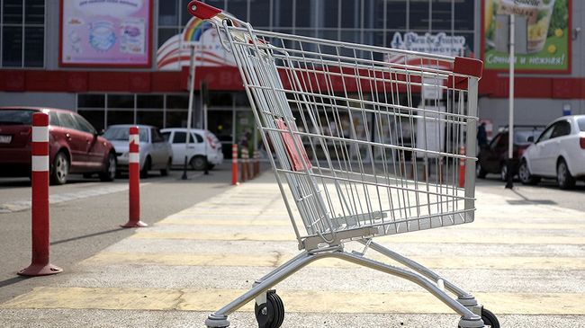 Тележка у супермаркета Тележка у супермаркета