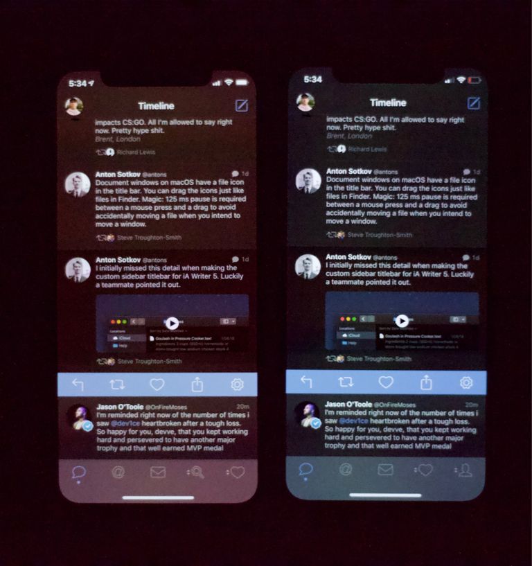 Сравнение экранов iPhone XS (слева) и iPhone X Сравнение экранов iPhone XS (слева) и iPhone X