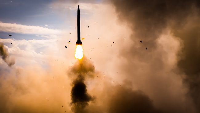 Зенитно-ракетная система С-300 ПМУ «Фаворит» в действии Зенитно-ракетная система С-300 ПМУ «Фаворит» в действии