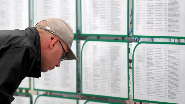 Посетитель на ярмарке вакансий Посетитель на ярмарке вакансий