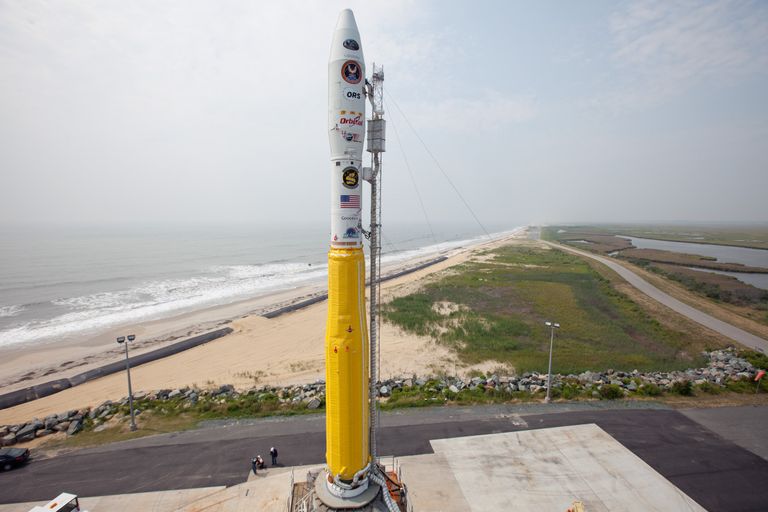 Ракета-носитель американских ВВС Минотавр-1, на которой размещен спутник ORS-1 Министерства обороны США, на космодроме Уоллопс Ракета-носитель американских ВВС Минотавр-1, на которой размещен спутник ORS-1 Министерства обороны США, на космодроме Уоллопс