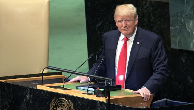 Президент США Дональд Трамп выступает на Генеральной Ассамблее Организации Объединенных Наций в Нью-Йорке. 25 сентября 2018 Президент США Дональд Трамп выступает на Генеральной Ассамблее Организации Объединенных Наций в Нью-Йорке. 25 сентября 2018