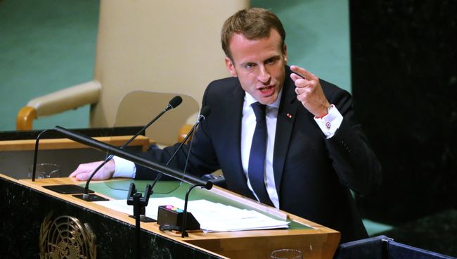 Президент Франции Эммануэль Макрон выступает на 73-й сессии Генеральной Ассамблеи Организации Объединенных Наций в штаб-квартире ООН в Нью-Йорке, США. 25 сентября 2018 Президент Франции Эммануэль Макрон выступает на 73-й сессии Генеральной Ассамблеи Организации Объединенных Наций в штаб-квартире ООН в Нью-Йорке, США. 25 сентября 2018