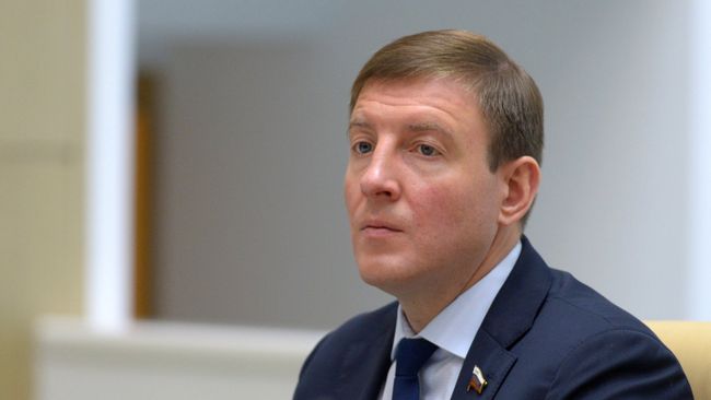 Заместитель председателя Совета Федерации РФ Андрей Турчак на первом заседании осенней сессии Совета Федерации РФ. 26 сентября 2018