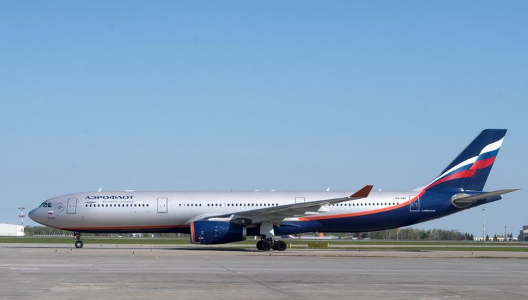 Самолет Airbus A330-300 авиакомпании Аэрофлот в аэропорту Шереметьево в Москве Самолет Airbus A330-300 авиакомпании Аэрофлот в аэропорту Шереметьево в Москве