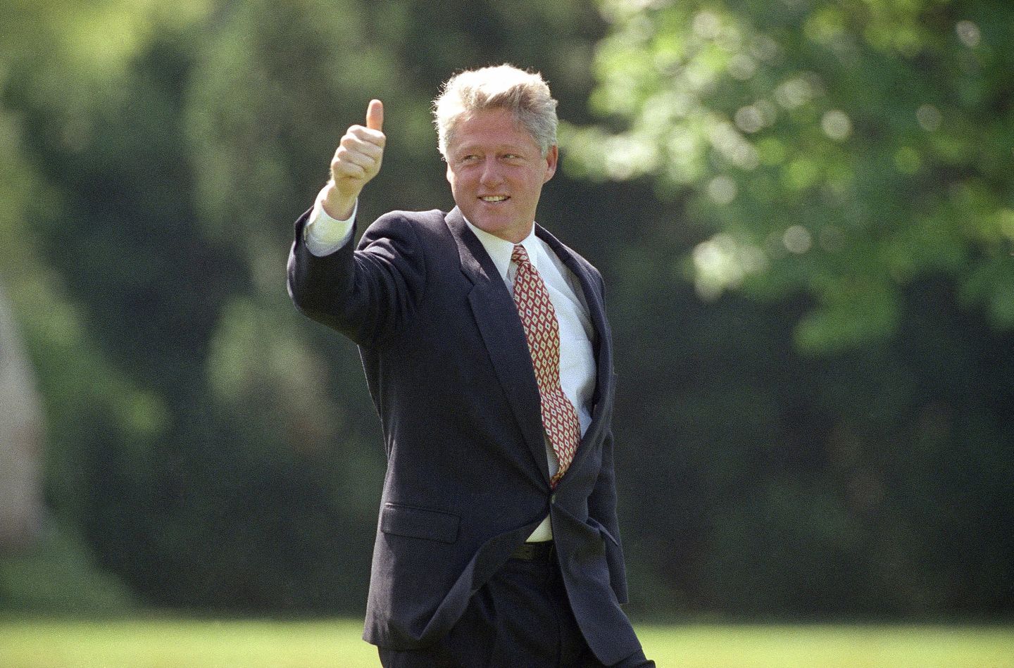 Президент Билл Клинтон покидает Белый дом в Милуоки. 1 июня 1993 года Президент Билл Клинтон покидает Белый дом в Милуоки. 1 июня 1993 года