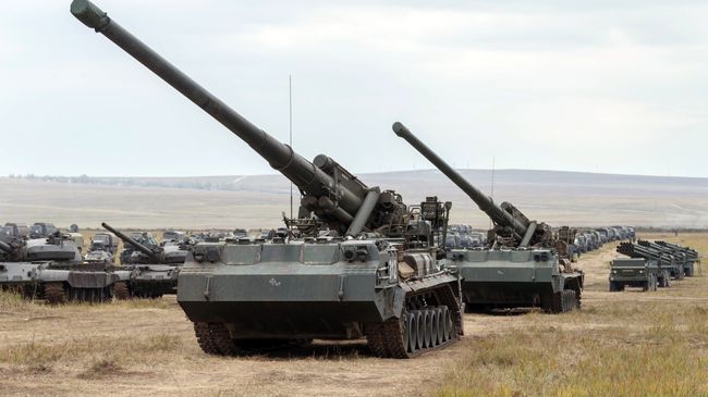 Самоходная артиллерийская установка 2С7 Пион. Архивное фото Самоходная артиллерийская установка 2С7 Пион. Архивное фото