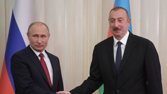 Президент РФ Владимир Путин и президент Азербайджана Ильхам Алиев во время встречи Президент РФ Владимир Путин и президент Азербайджана Ильхам Алиев во время встречи
