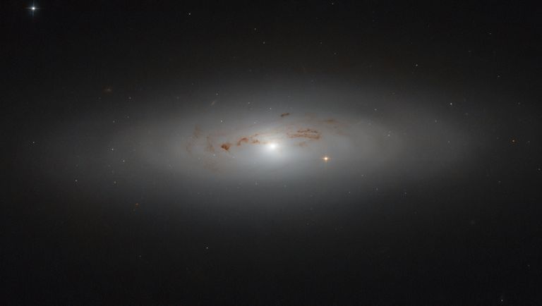 Галактика NGC 4036 в созвездии Большая Медведица Галактика NGC 4036 в созвездии Большая Медведица