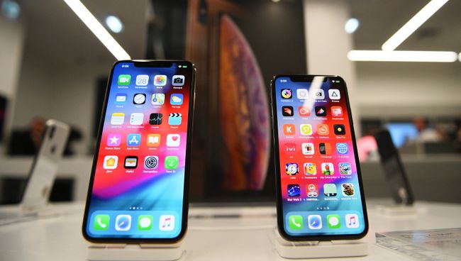 Телефоны iPhone XS и iPhone XS Max в магазине re:Store на Тверской улице в Москве. 28 сентября 2018 Телефоны iPhone XS и iPhone XS Max в магазине re:Store на Тверской улице в Москве. 28 сентября 2018