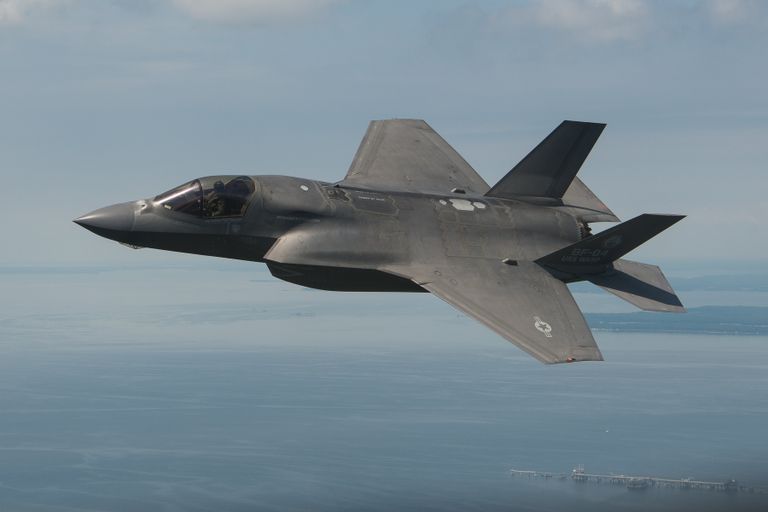 Американский истребитель F-35B Американский истребитель F-35B