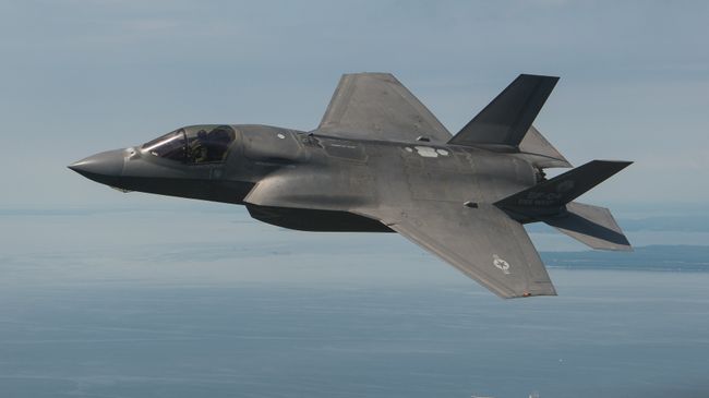 Американский истребитель F-35B Американский истребитель F-35B