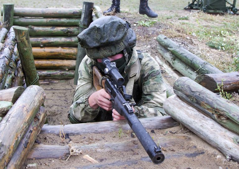 Снайпер Артем Трусов на стрельбище воинской части под Нижним Новгородом Снайпер Артем Трусов на стрельбище воинской части под Нижним Новгородом