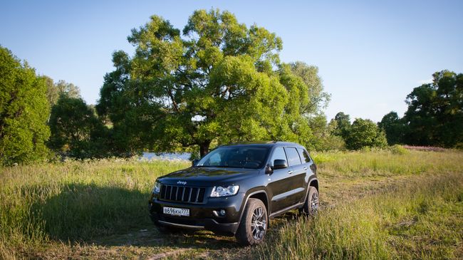 Автомобиль Jeep Grand Cherokee. Архивное фото Автомобиль Jeep Grand Cherokee. Архивное фото