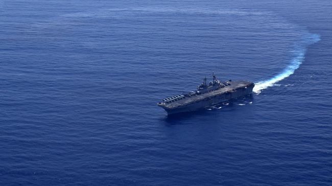 Универсальный десантный корабль ВМС США. Архивное фото Универсальный десантный корабль ВМС США. Архивное фото