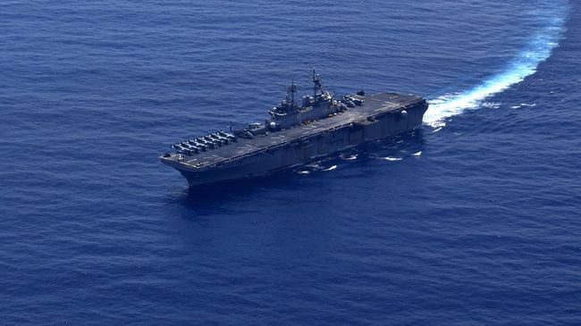 Универсальный десантный корабль типа Уосп ВМС США в Южно-Китайском море. 26 сентября 2018
