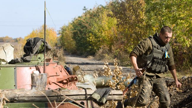 Украинский военный. Архивное фото Украинский военный. Архивное фото
