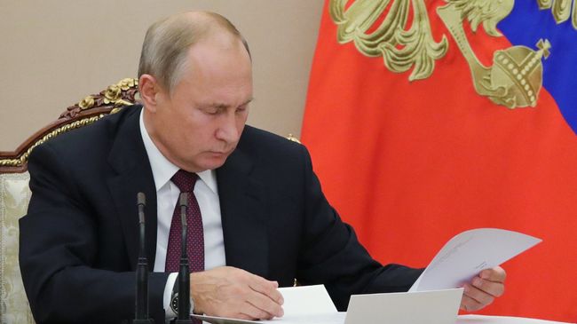 Президент РФ Владимир Путин на совещании с членами правительства РФ. 2 октября 2018 Президент РФ Владимир Путин на совещании с членами правительства РФ. 2 октября 2018