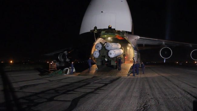 ЗРК C-300 доставили в Сирии на военно-транспортном самолете Ан-124 Руслан ЗРК C-300 доставили в Сирии на военно-транспортном самолете Ан-124 Руслан