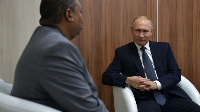Президент РФ Владимир Путин во время встречи с генеральным секретарем ОПЕК Мохаммедом Сануси Баркиндо Президент РФ Владимир Путин во время встречи с генеральным секретарем ОПЕК Мохаммедом Сануси Баркиндо