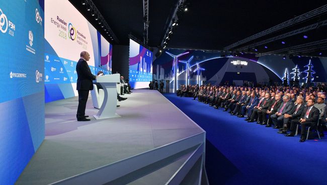 Президент РФ Владимир Путин на международном форуме Российская энергетическая неделя. 3 октября 2018 Президент РФ Владимир Путин на международном форуме Российская энергетическая неделя. 3 октября 2018